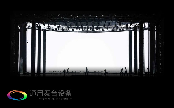 視覺屏幕為主、條狀LED屏幕、燈光設備及舞臺幕布詮釋當下舞臺設計潮流