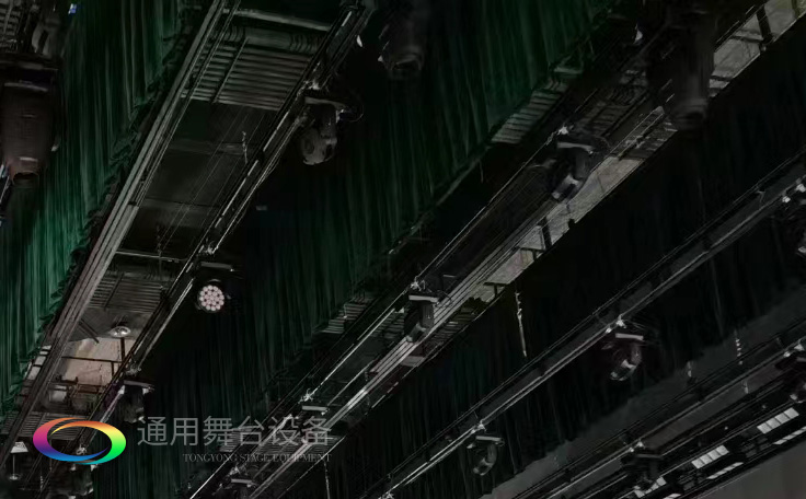 基于組態(tài)軟件技術和PLC控制技術的集散式舞臺吊桿控制系統(tǒng)