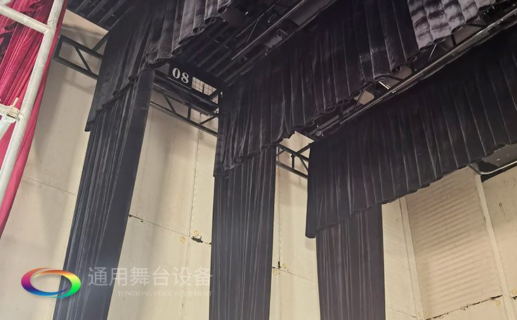 設(shè)置在舞臺上空，以金屬排架懸掛燈具的設(shè)備——燈光吊架Side lighting ladder通用舞臺吊桿
