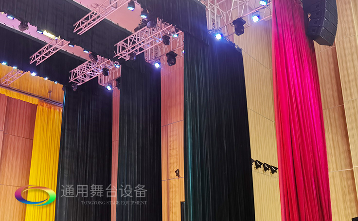 遷換場(chǎng)景、揭示活動(dòng)主體、渲染演出氣氛、提升演出效果——舞臺(tái)幕布、泰州舞臺(tái)吊桿