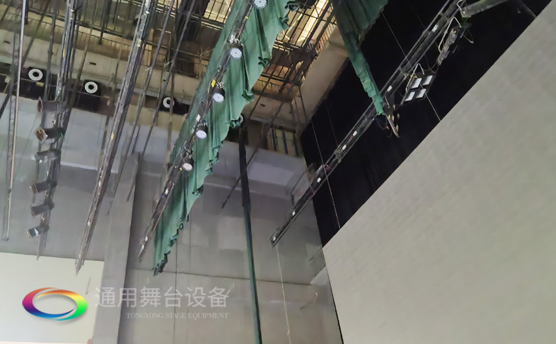 廣西梧州某劇場順利通過項(xiàng)目驗(yàn)收 項(xiàng)目設(shè)計(jì)舞臺機(jī)械、舞臺吊桿系統(tǒng)、專業(yè)燈光系統(tǒng)等