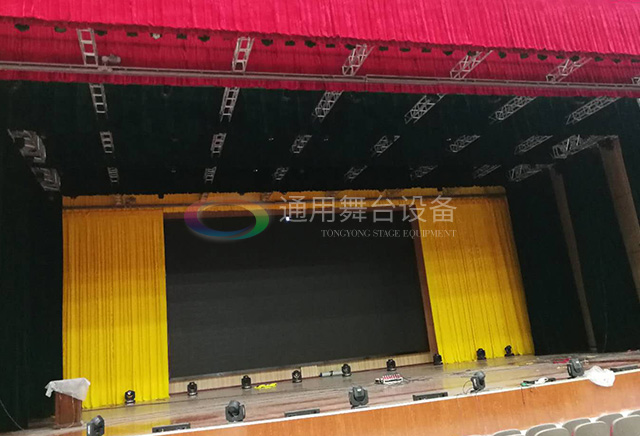 會(huì)議幕對(duì)開裝置